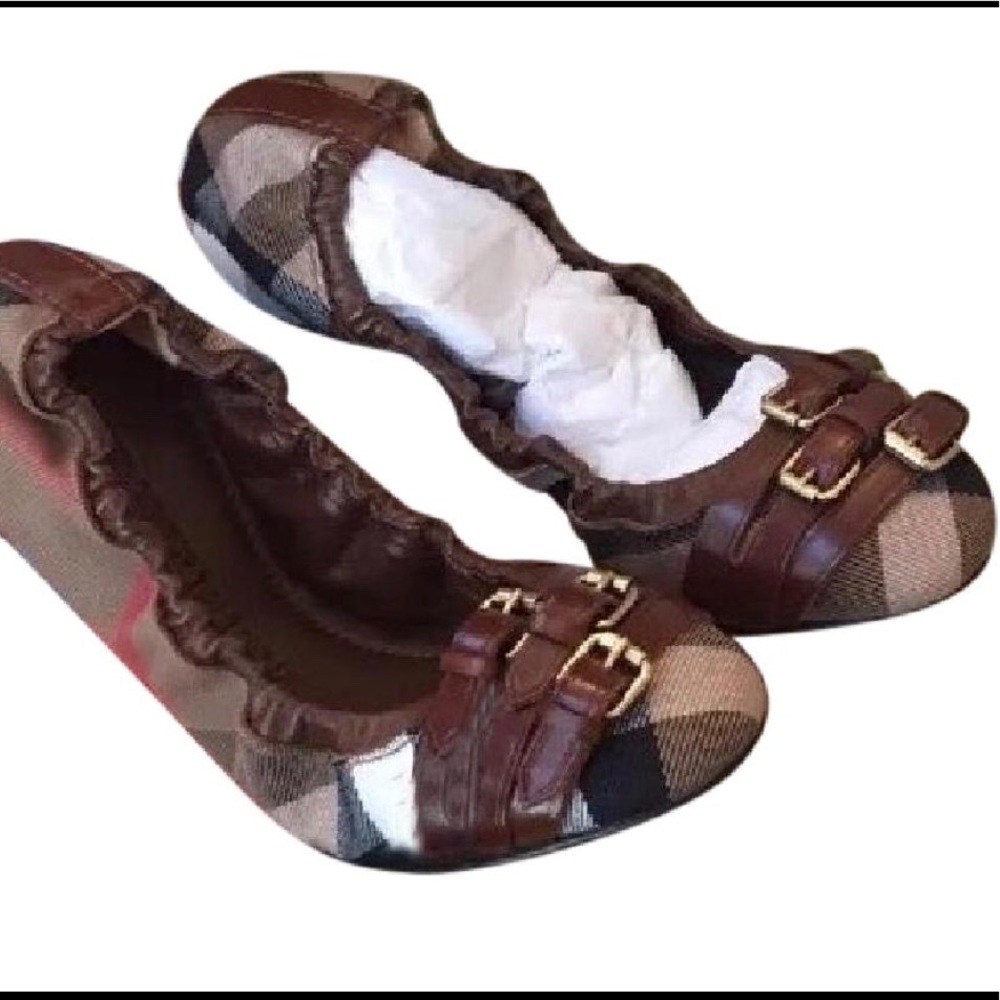 Burberry cute flats. 7.5.